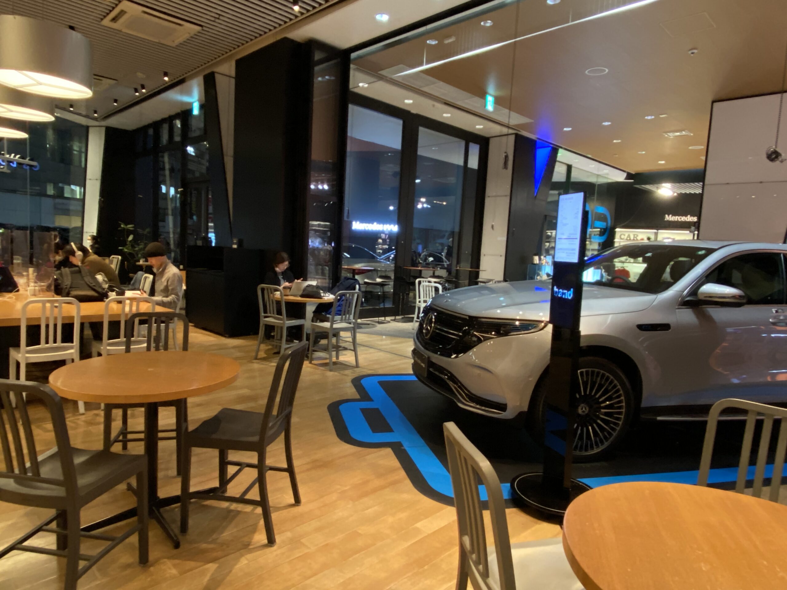 ブルートラベルエンジニア パソコン作業（プログラミング学習環境）におすすめのカフェ|青山・六本木 Mercedes me Tokyo/DOWNSTAIRS COFFEE（ダウンステアーズコーヒー）